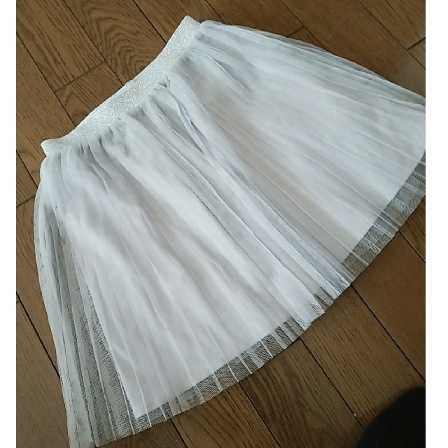 UNIQLO(ユニクロ)のユニクロ120ライトグレーチュールスカート キッズ/ベビー/マタニティのキッズ服女の子用(90cm~)(スカート)の商品写真