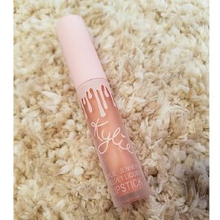 カイリーコスメティックス(Kylie Cosmetics)の期間限定！限定価格！カイリーリップ [ベージュ](リップグロス)