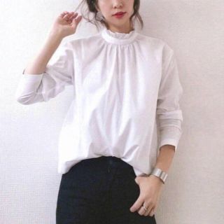 ユニクロ(UNIQLO)のUNIQLO コットンドビーラッフルブラウス(シャツ/ブラウス(長袖/七分))