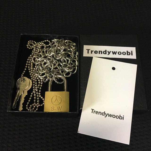 防弾少年団(BTS)(ボウダンショウネンダン)のtrendywoobi ネックレス 南京錠 メンズのアクセサリー(ネックレス)の商品写真