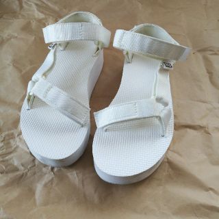 テバ(Teva)のteva 厚底 白 22㎝(サンダル)