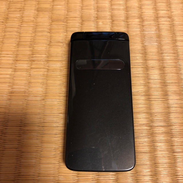 au(エーユー)のau GRATINA2 Black スマホ/家電/カメラのスマートフォン/携帯電話(携帯電話本体)の商品写真