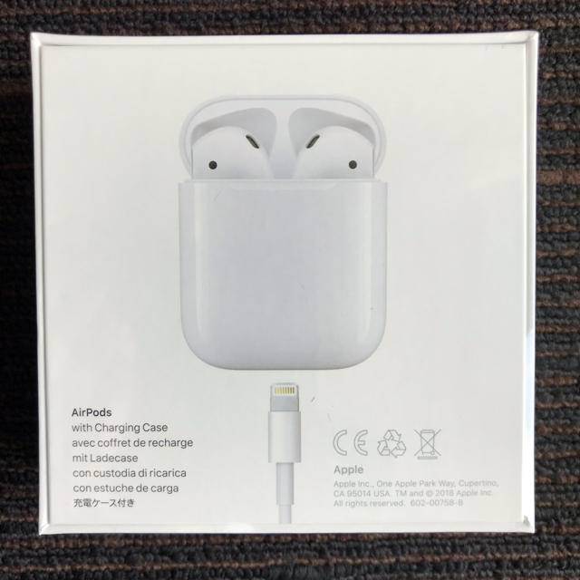 Apple(アップル)のairpods 2019 MV7N2JA スマホ/家電/カメラのオーディオ機器(ヘッドフォン/イヤフォン)の商品写真