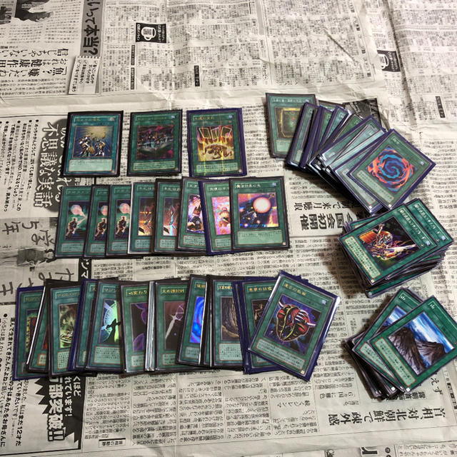 遊戯王(ユウギオウ)の② 遊戯王 魔法カードセット 高レア〜レア  初期多量あり まとめ売り 大量 エンタメ/ホビーのトレーディングカード(Box/デッキ/パック)の商品写真