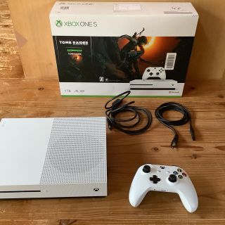 マイクロソフト(Microsoft)のXBOX ONE S 1TB美品(家庭用ゲーム機本体)