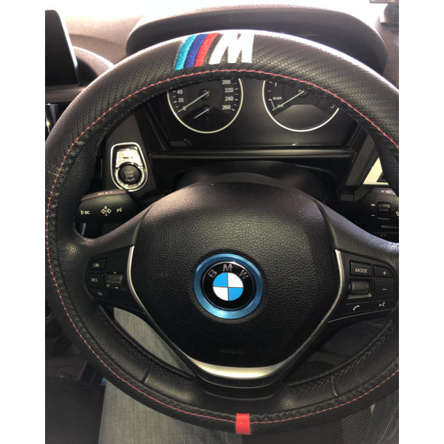 BMW(ビーエムダブリュー)のBMW ///M ステアリングホィールカーボン調カバー ハンドルカバー レザー黒 自動車/バイクの自動車(車種別パーツ)の商品写真