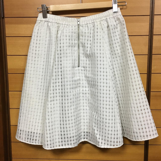 JILL by JILLSTUART(ジルバイジルスチュアート)のジルバイジルスチュアート 白 スカート 膝丈 レディースのスカート(ひざ丈スカート)の商品写真