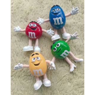 エムアンドエムズM&M's】自立可動フィギュア4体赤緑黄青10㎝程度】(キャラクターグッズ)