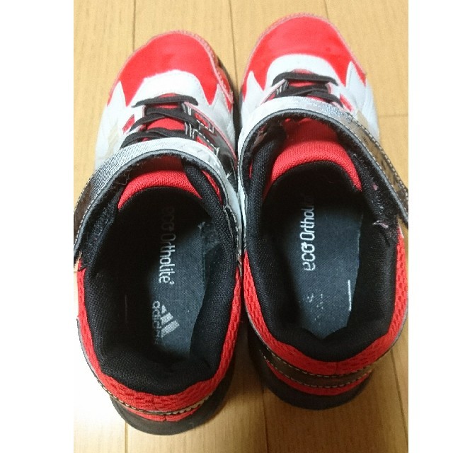 adidas(アディダス)のアディダス シューズ キッズ/ベビー/マタニティのキッズ靴/シューズ(15cm~)(スニーカー)の商品写真