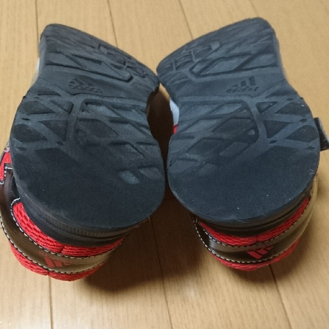 adidas(アディダス)のアディダス シューズ キッズ/ベビー/マタニティのキッズ靴/シューズ(15cm~)(スニーカー)の商品写真