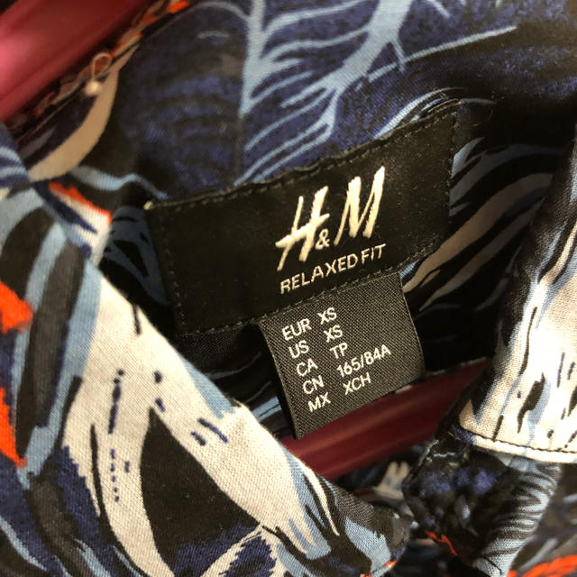 H&M(エイチアンドエム)の【美品】H＆M 柄シャツ メンズのトップス(シャツ)の商品写真