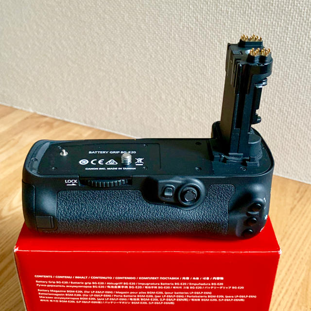 カメラ Canon EOS 5D Mark IV 用 バッテリーグリップ BG-E20の通販 by ndtk's shop｜キヤノンならラクマ - キヤノン バッテリー