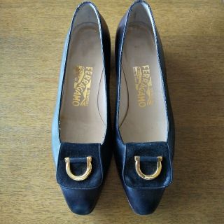 サルヴァトーレフェラガモ(Salvatore Ferragamo)の♡M.K様専用♡　フェラガモ　ブラックパンプス(ハイヒール/パンプス)