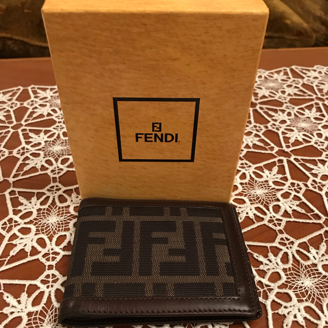 FENDI(フェンディ)のクッキー様専用大幅値下げ！☆美品☆FENDI 二つ折り財布 メンズ メンズのファッション小物(折り財布)の商品写真