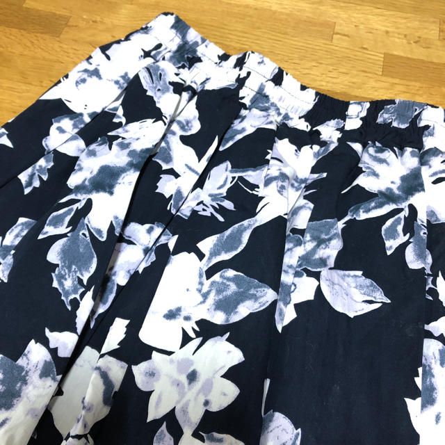 しまむら(シマムラ)の花柄スカート レディースのスカート(ひざ丈スカート)の商品写真