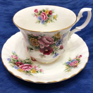 ロイヤルアルバート(ROYAL ALBERT)のEngland　Golden Crown E&R　C/S　1客(食器)