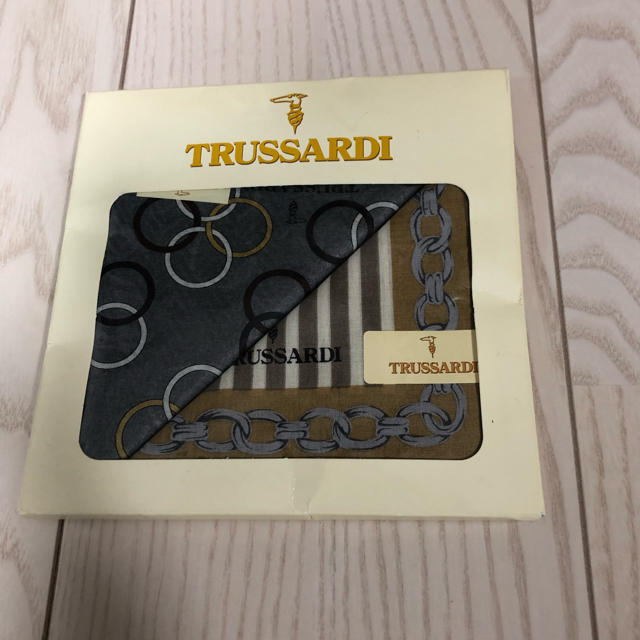 Trussardi(トラサルディ)のTRUSSARDI ハンカチ2枚セット メンズのファッション小物(ハンカチ/ポケットチーフ)の商品写真