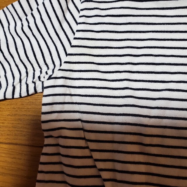 MUJI (無印良品)(ムジルシリョウヒン)の無印 ベビー 80ボーダーカットソー Tシャツ  UNIQLO GU GAP キッズ/ベビー/マタニティのベビー服(~85cm)(Ｔシャツ)の商品写真