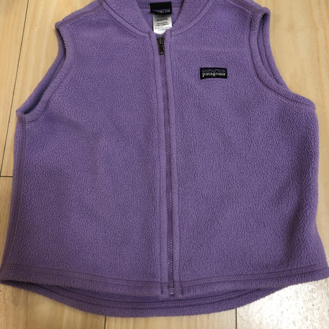 patagonia(パタゴニア)のPatagonia フリースベスト 3T キッズ/ベビー/マタニティのキッズ服女の子用(90cm~)(ジャケット/上着)の商品写真