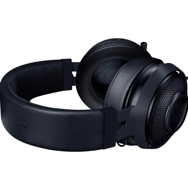 LAZER(レイザー)の☆新品未開封☆Razer Kraken Pro V2 Black Oval  エンタメ/ホビーのゲームソフト/ゲーム機本体(その他)の商品写真