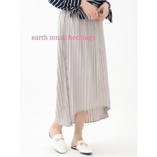 アースミュージックアンドエコロジー(earth music & ecology)のearth music&ecology【新品】後下がりヘムプリーツスカート(ロングスカート)