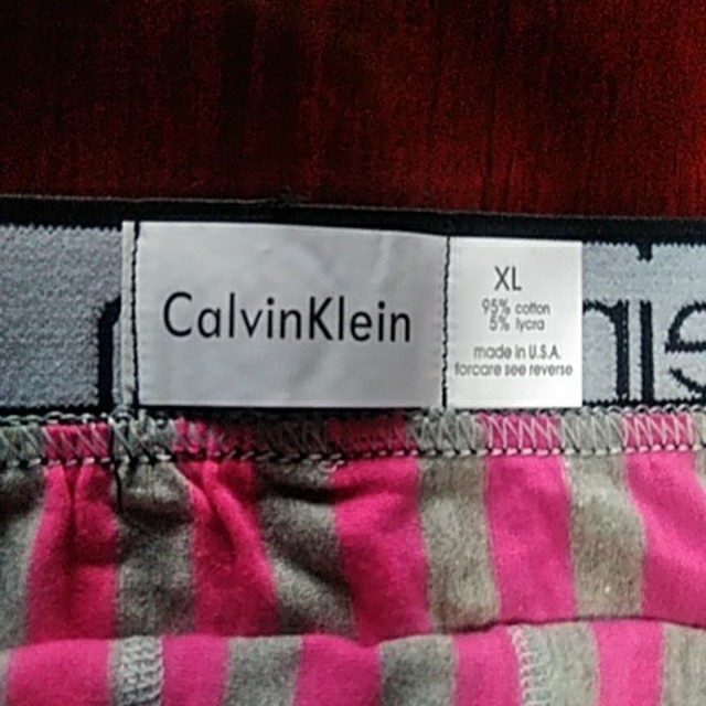 Calvin Klein(カルバンクライン)の大人気商品、カルバン・クライン、青色と赤色のXLの2枚セットです。 メンズのアンダーウェア(ボクサーパンツ)の商品写真