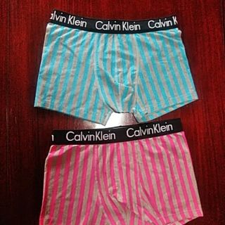 カルバンクライン(Calvin Klein)の大人気商品、カルバン・クライン、青色と赤色のXLの2枚セットです。(ボクサーパンツ)