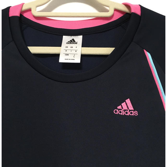 adidas(アディダス)のadidas  長袖Tシャツ ネイビー レディースのトップス(Tシャツ(長袖/七分))の商品写真