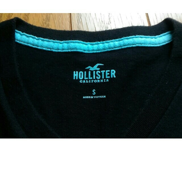 Hollister(ホリスター)のホリスター メンズVネックTシャツ ブラックSサイズ メンズのトップス(Tシャツ/カットソー(半袖/袖なし))の商品写真