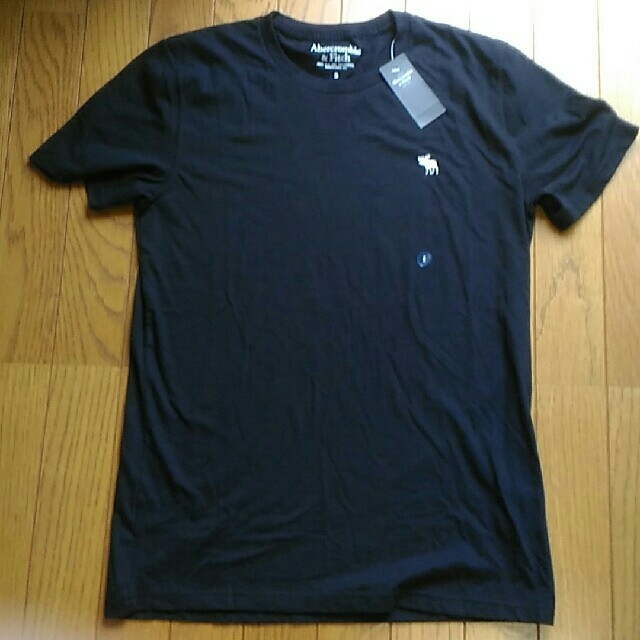 Abercrombie&Fitch(アバクロンビーアンドフィッチ)のアバクロ メンズTシャツ ブラックSサイズ メンズのトップス(Tシャツ/カットソー(半袖/袖なし))の商品写真