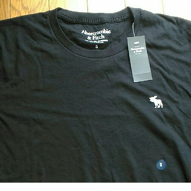 Abercrombie&Fitch(アバクロンビーアンドフィッチ)のアバクロ メンズTシャツ ブラックSサイズ メンズのトップス(Tシャツ/カットソー(半袖/袖なし))の商品写真