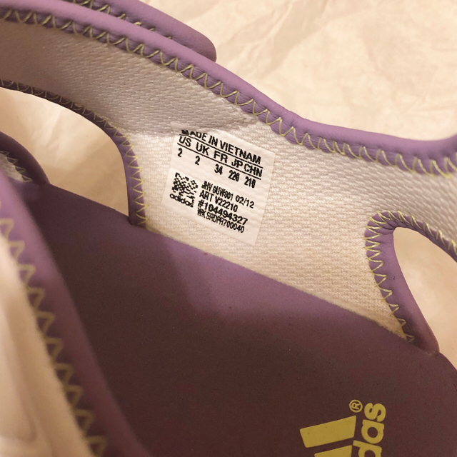 adidas(アディダス)のadidas サンダル 22cm キッズ/ベビー/マタニティのキッズ靴/シューズ(15cm~)(サンダル)の商品写真