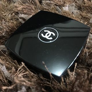 シャネル(CHANEL)のchanel poudre universelle compacte(フェイスパウダー)