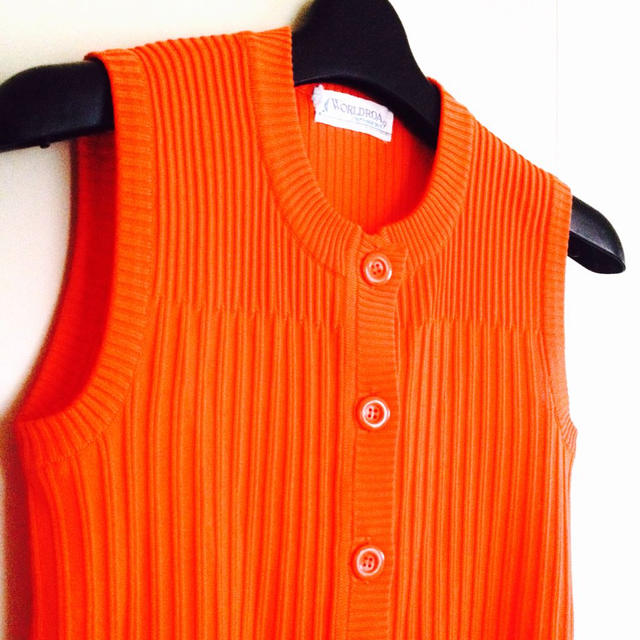 ZARA(ザラ)のオレンジ リブノースリーブ レディースのトップス(シャツ/ブラウス(半袖/袖なし))の商品写真