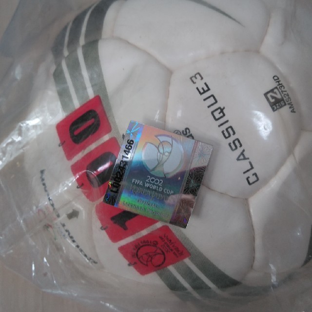 adidas(アディダス)の2002年日韓ワールドカップ　adidasの記念ボール スポーツ/アウトドアのサッカー/フットサル(記念品/関連グッズ)の商品写真