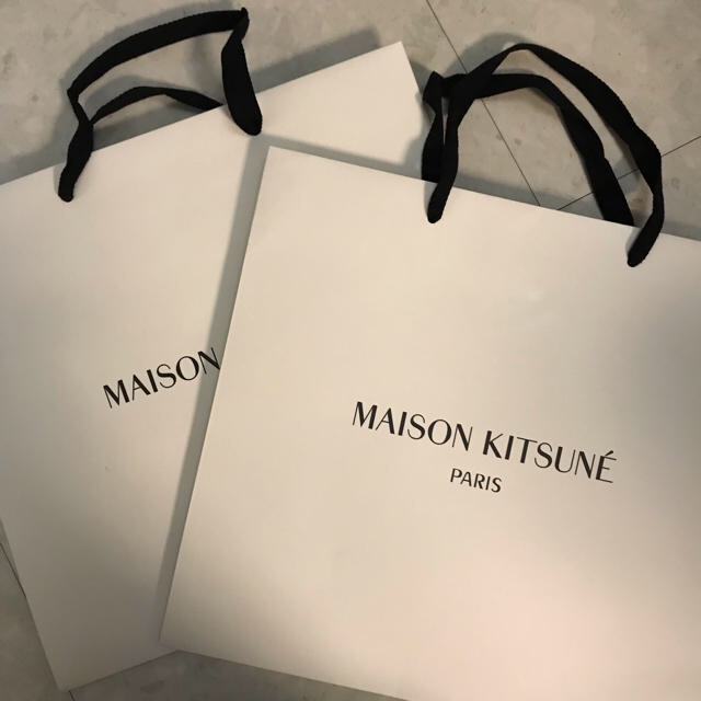 MAISON KITSUNE'(メゾンキツネ)のメゾンキツネ ショッパー 大袋 2枚 レディースのバッグ(ショップ袋)の商品写真