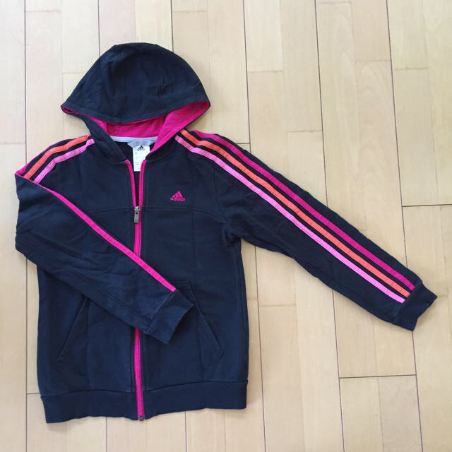 adidas(アディダス)のmako様専用  アディダス  パーカー  150センチ キッズ/ベビー/マタニティのキッズ服女の子用(90cm~)(ジャケット/上着)の商品写真