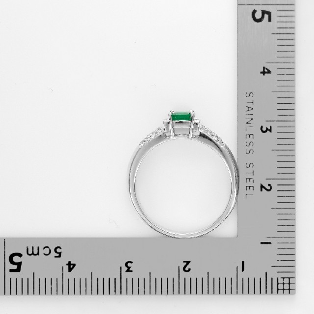 Pt(PM)　プラチナ　エメラルドとダイヤモンドのシンプルリング