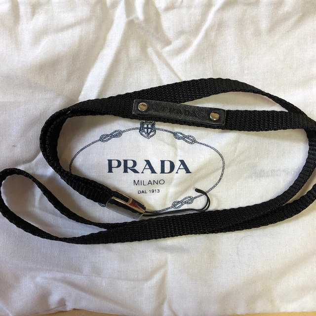 PRADA(プラダ)のPRADAネックストラップ黒 スマホ/家電/カメラのスマホアクセサリー(ネックストラップ)の商品写真