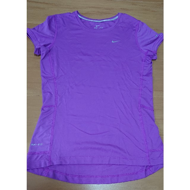 NIKE(ナイキ)のNIKE　DRI-FIT　レディースTシャツ　パープル スポーツ/アウトドアのランニング(ウェア)の商品写真