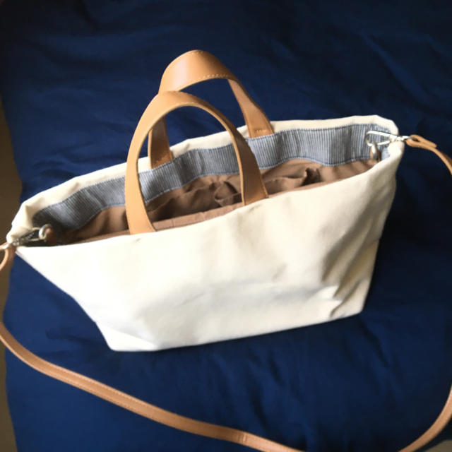 NATURAL BEAUTY BASIC(ナチュラルビューティーベーシック)の✨美品✨キャンバス地バッグ レディースのバッグ(ショルダーバッグ)の商品写真