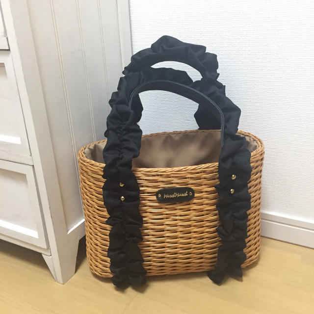 MISCH MASCH(ミッシュマッシュ)の＊さくら様専用 MISCH  MASCH 黒フリルカゴバック＊ レディースのバッグ(かごバッグ/ストローバッグ)の商品写真