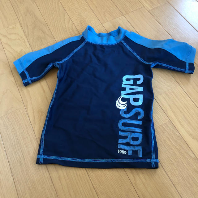 babyGAP(ベビーギャップ)のGAP ラッシュガード 95 キッズ/ベビー/マタニティのキッズ服男の子用(90cm~)(水着)の商品写真