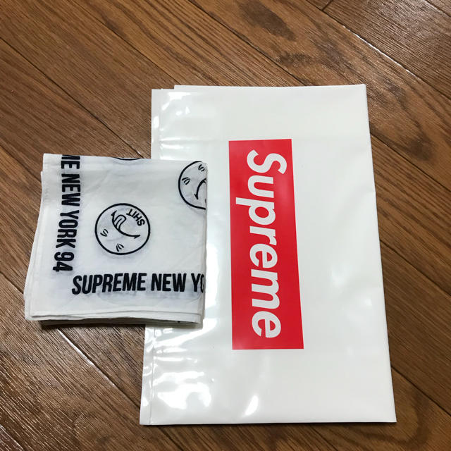 Supreme(シュプリーム)のシュプリーム バンダナ  ハンカチ  supreme メンズのファッション小物(バンダナ/スカーフ)の商品写真