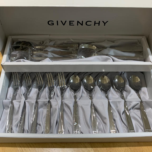 GIVENCHY - GIVENCHY カトラリー3種類15本セットの通販 by Chico's shop｜ジバンシィならラクマ