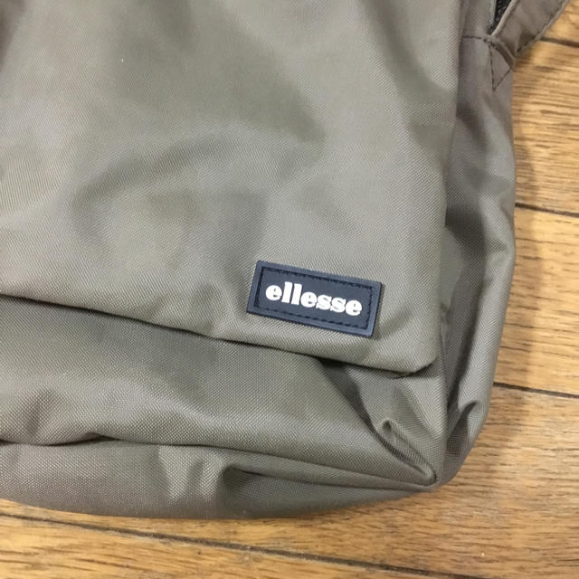 ellesse(エレッセ)のエレッセ★ナイロンジョルダーバック★中古、美品 レディースのバッグ(ショルダーバッグ)の商品写真