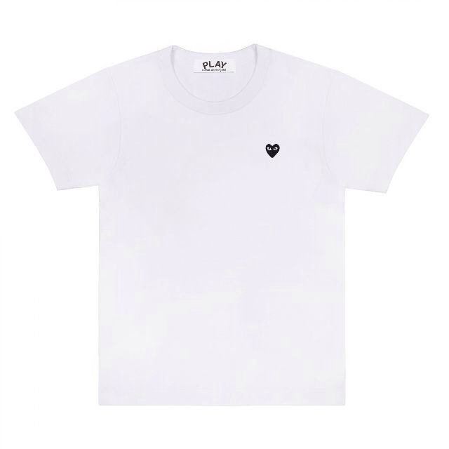 COMME des GARCONS(コムデギャルソン)のPLAYコムデギャルソン メンズ スモール黒ハートワンポイントT　WHITE/M メンズのトップス(Tシャツ/カットソー(半袖/袖なし))の商品写真