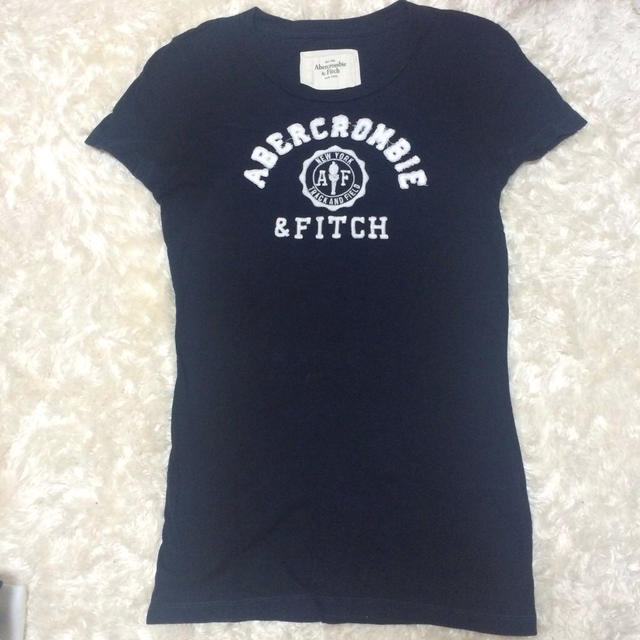 Abercrombie&Fitch(アバクロンビーアンドフィッチ)のアバクロ ネイビーロゴTシャツ レディースのトップス(Tシャツ(半袖/袖なし))の商品写真