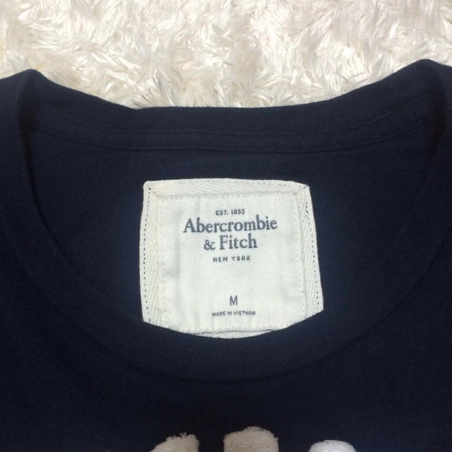 Abercrombie&Fitch(アバクロンビーアンドフィッチ)のアバクロ ネイビーロゴTシャツ レディースのトップス(Tシャツ(半袖/袖なし))の商品写真