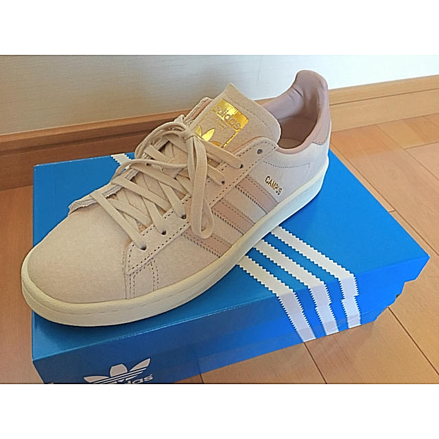 adidas(アディダス)の新品・未使用  adidas スニーカー レディースの靴/シューズ(スニーカー)の商品写真